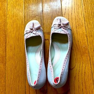 Marcelo Paci Lenin and beige pink heels.